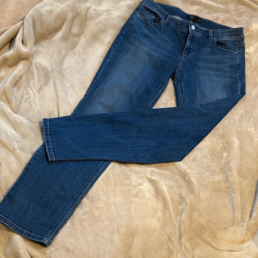 White House Black Market Dark Blue Straight Leg Jeans in Size 6R